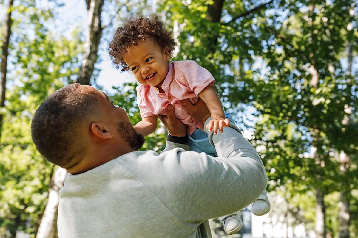 young-dad-having-fun-with-toddler-son-lifting-up-h-2023-11-27-05-18-45-utc Young dad having fun with toddler son lifting up high outdoors
